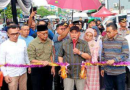 Wali Kota Depok, KH Mohammad Idris Secara Resmi Membuka Pasar Rakyat