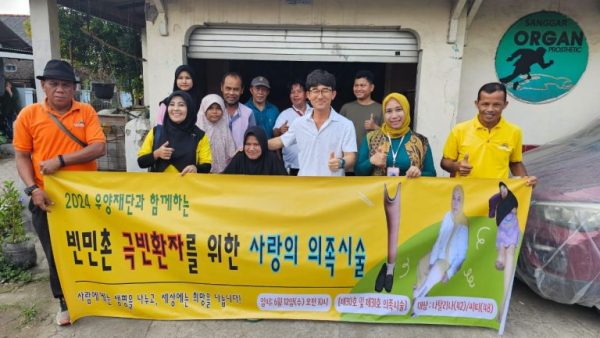 Rumah Advokasi SWI Depok Gandeng YGP Berikan Bantuan Kaki Palsu dan Kursi Roda