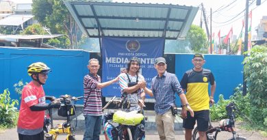 Kerendah Wartawan PWI Depok  Cukur Rambut Gratis B2W, Tandai Aksi Gowes Fajrin Dedi dari Depok ke Aceh  Depok,