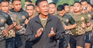 Pangkostrad Pimpin Aerobik di Monas