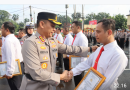 *Kapolres Berikan Penghargaan Anggota Berprestasi Serta 3 Satkamling Terbaik di Kota Depok*