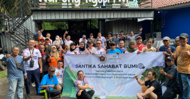 Bersama PWI Depok, Hotel Santika Gelar Santika Sahabat Bumi, Lakukan Aksi Bersih Sampah di Taman Leli