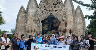 KAHMI FOUNDATION ZIARAH KE MAKAM DR.NURKHOLIS MADJID