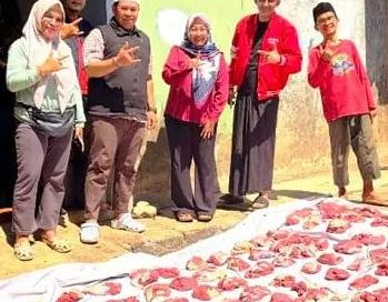 “DPC PDI Perjuangan Kota Depok Salurkan Hewan Kurban, Riza: Idul Adha Ajarkan Keikhlasan dan Gotong Royong”