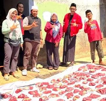 “DPC PDI Perjuangan Kota Depok Salurkan Hewan Kurban, Riza: Idul Adha Ajarkan Keikhlasan dan Gotong Royong”