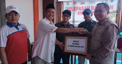 Kerukunan Keluarga Minang Cilacap Salurkan Air Bersih 150.000 Liter Pada Masyarakat