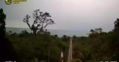 *Waspada Abu Vulkanik Erupsi Gunung Anak Krakatau, Ini 10 Cara Membersihkannya*