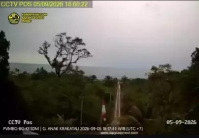 *Waspada Abu Vulkanik Erupsi Gunung Anak Krakatau, Ini 10 Cara Membersihkannya*